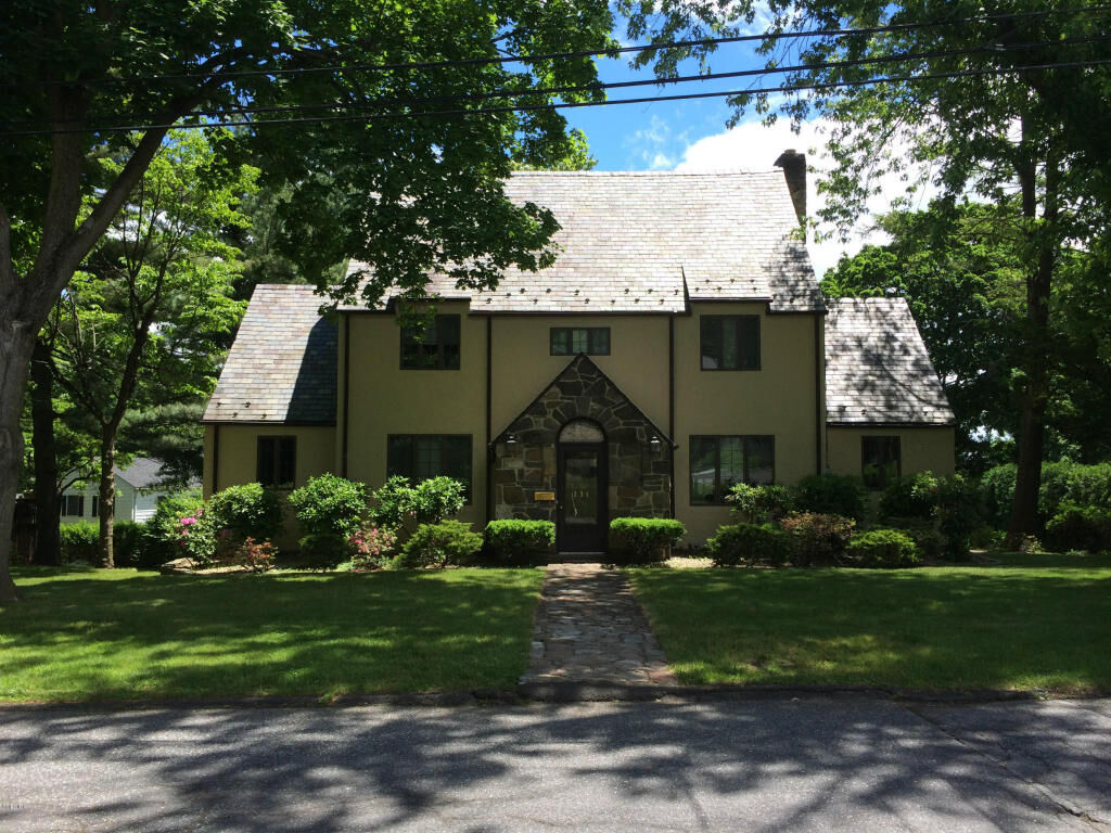 Property Photo:  235 Emery Drive East  CT 06902 