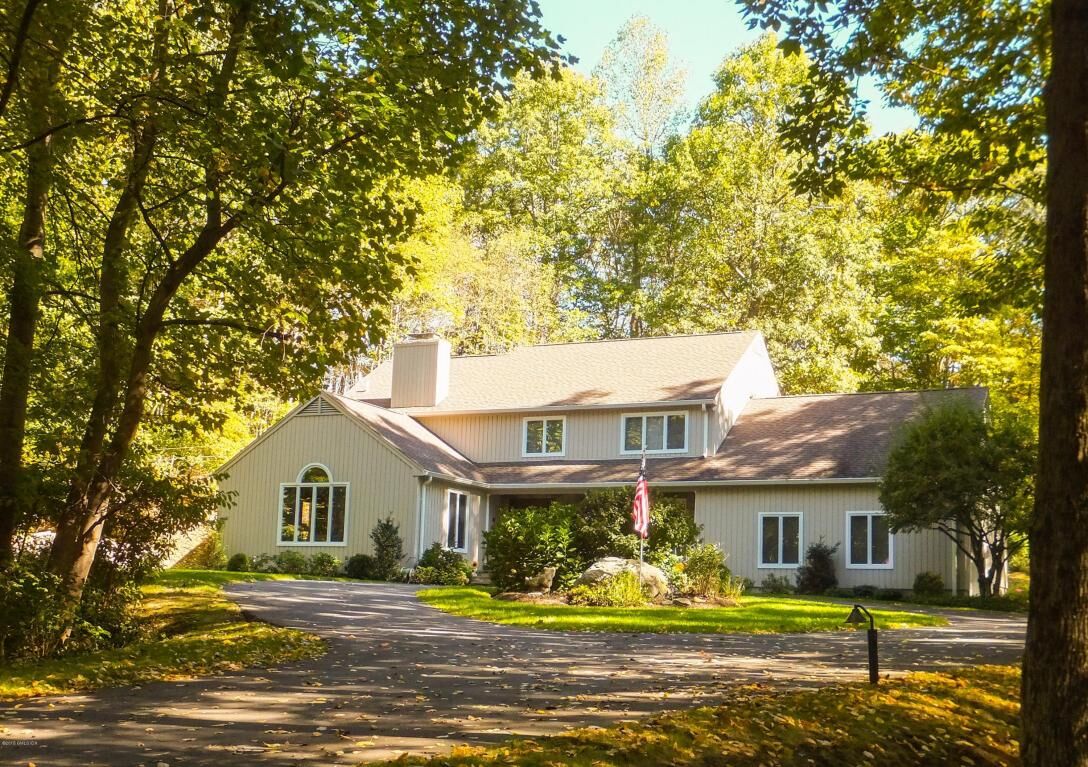 Property Photo:  49 Shady Knoll Drive  CT 06903 