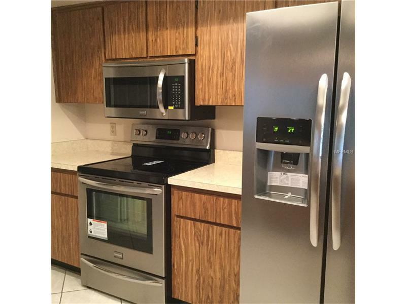 Property Photo: 221 S Kingsway Road FL 33584