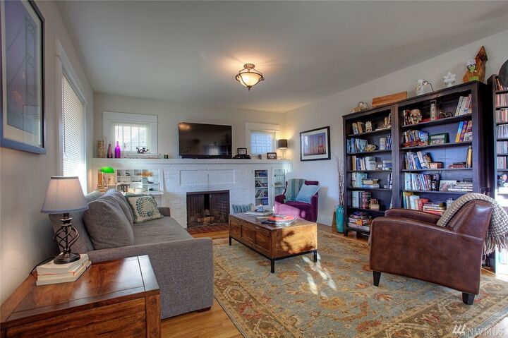 Property Photo:  825 N Fife  WA 98406 