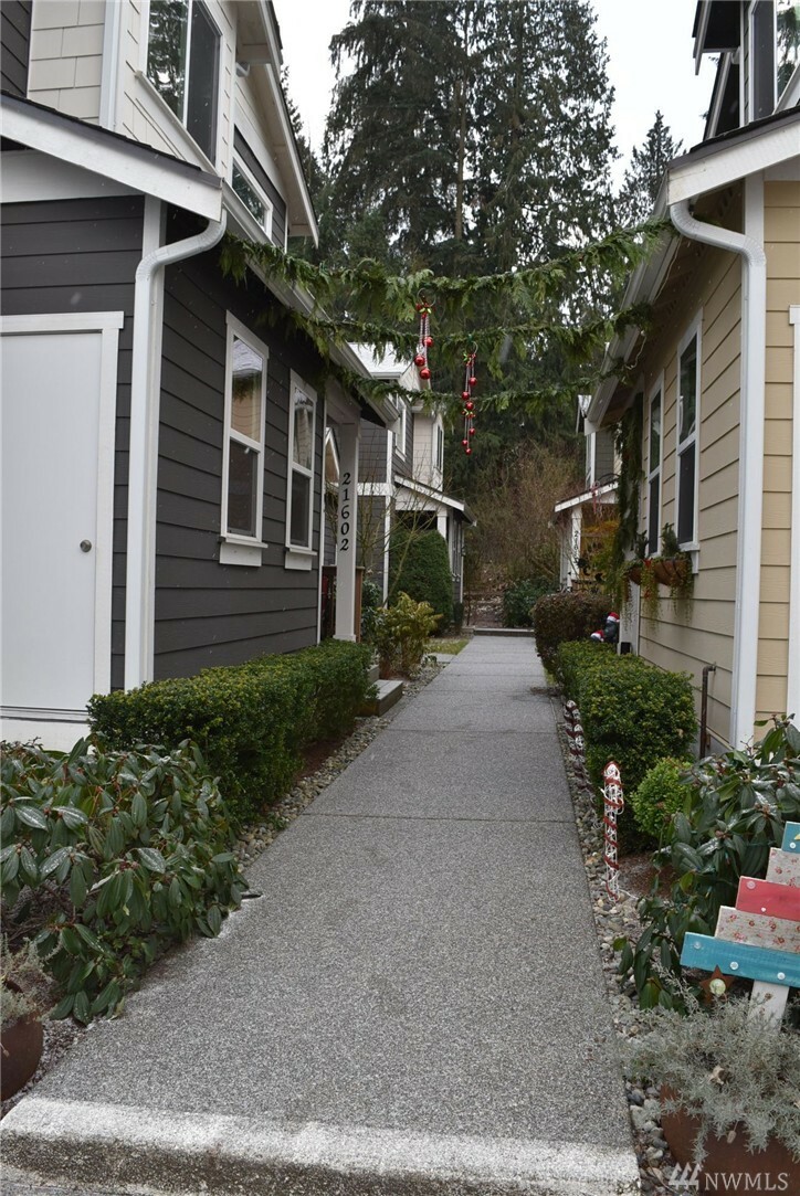 Property Photo:  21602 11th Dr SE  WA 98021 