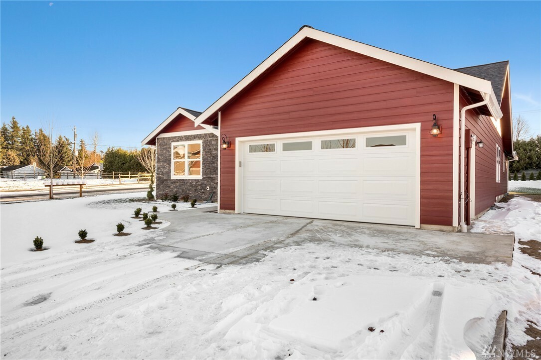 Property Photo:  1005 Vine Ct  WA 98247 