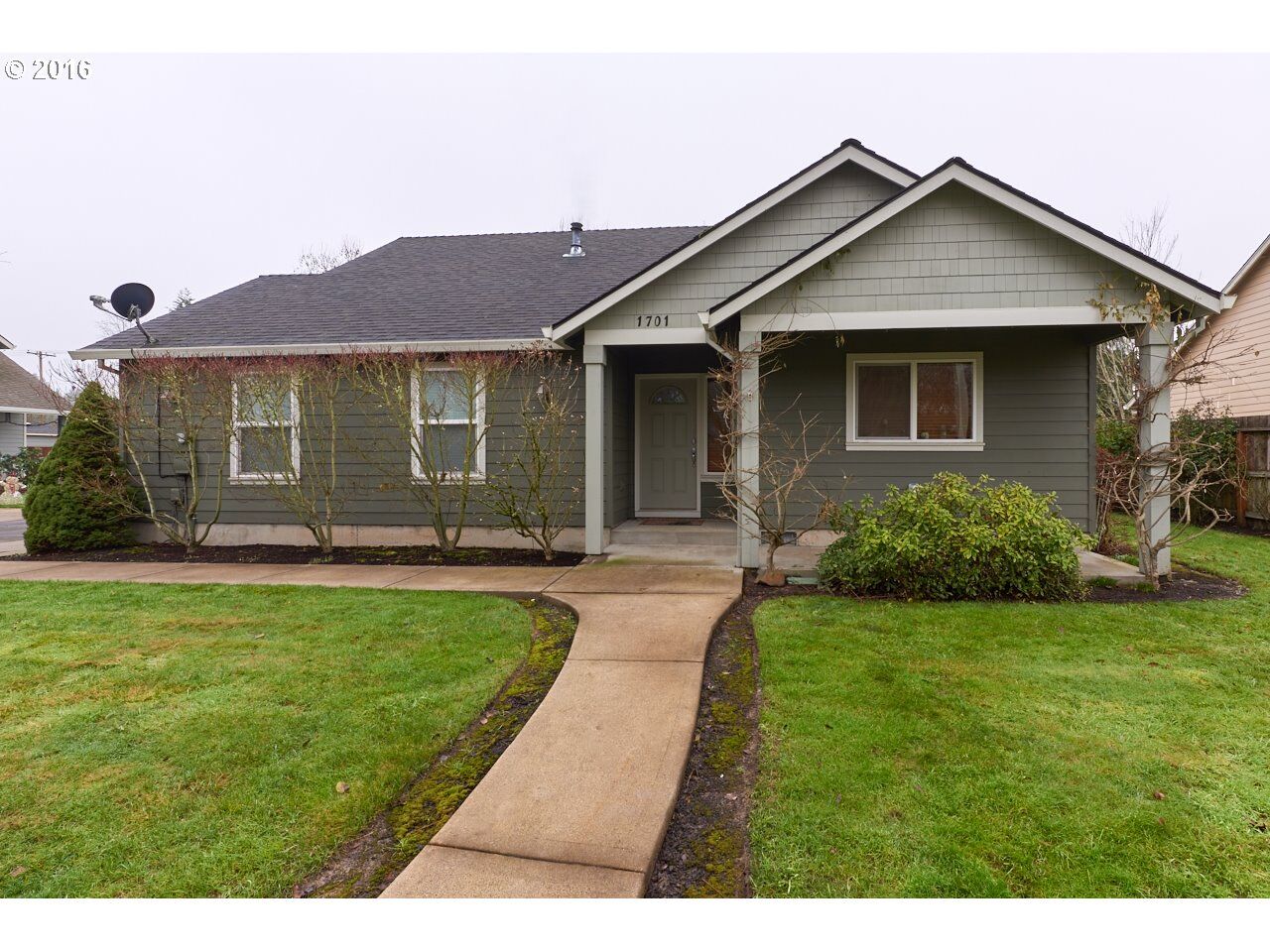 Property Photo:  1701 NW Woodland Dr  OR 97128 