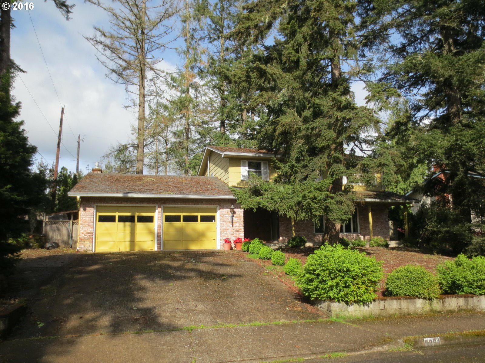 Property Photo: 5054 Imperial St OR 97405