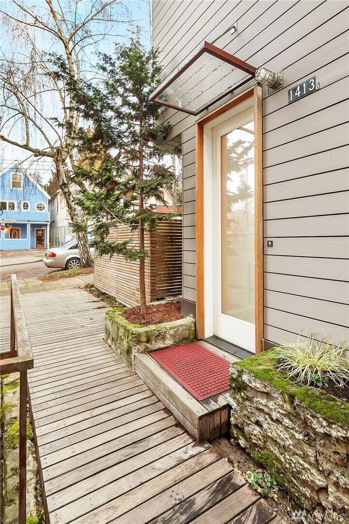 Property Photo:  1413 E Fir St B  WA 98122 