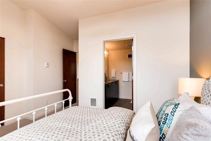 Property Photo:  14310 Midvale Ave N  WA 98133 