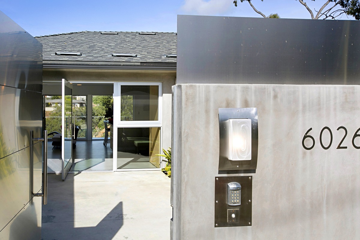 Property Photo: 6026 Avenida Chamnez CA 92037