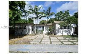 Property Photo:  1410 S 24th Ave  FL 33020 