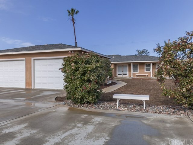 Property Photo:  1121 Vista Way  CA 92054 