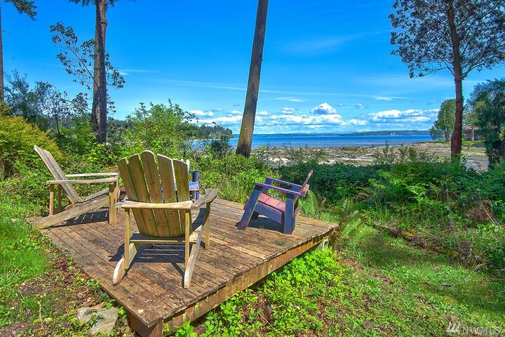 Property Photo:  10010 Edgecombe Place NE  WA 98110 