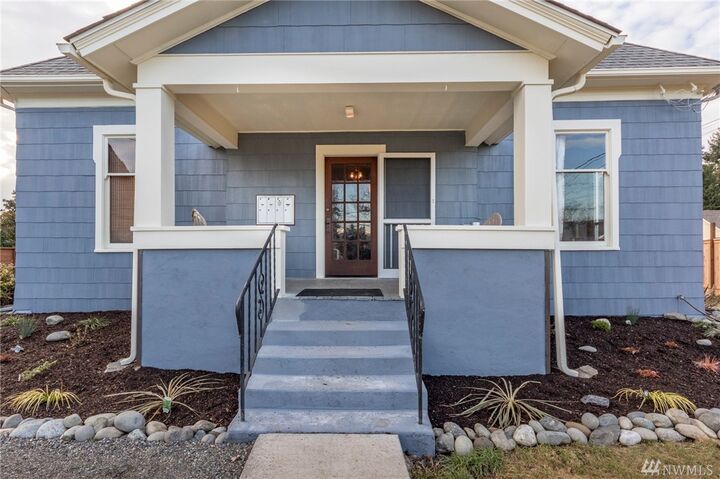 Property Photo:  414 Sumner Ave  WA 98390 