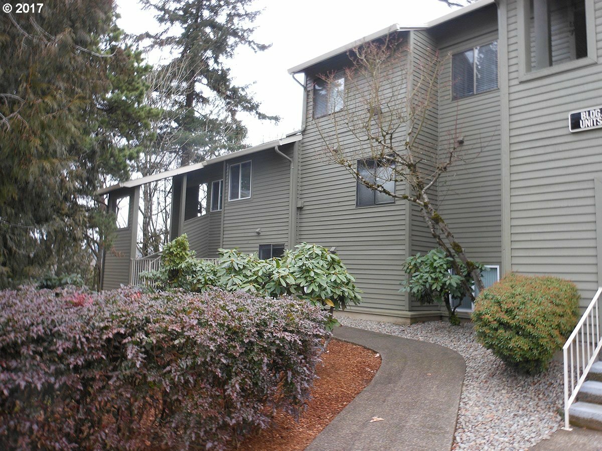 Property Photo:  12600 SE Freeman Way 31  OR 97222 