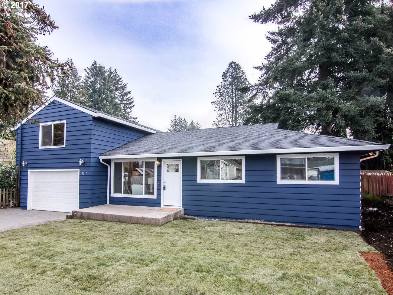Property Photo: 5312 SE Meldrum Ave OR 97267
