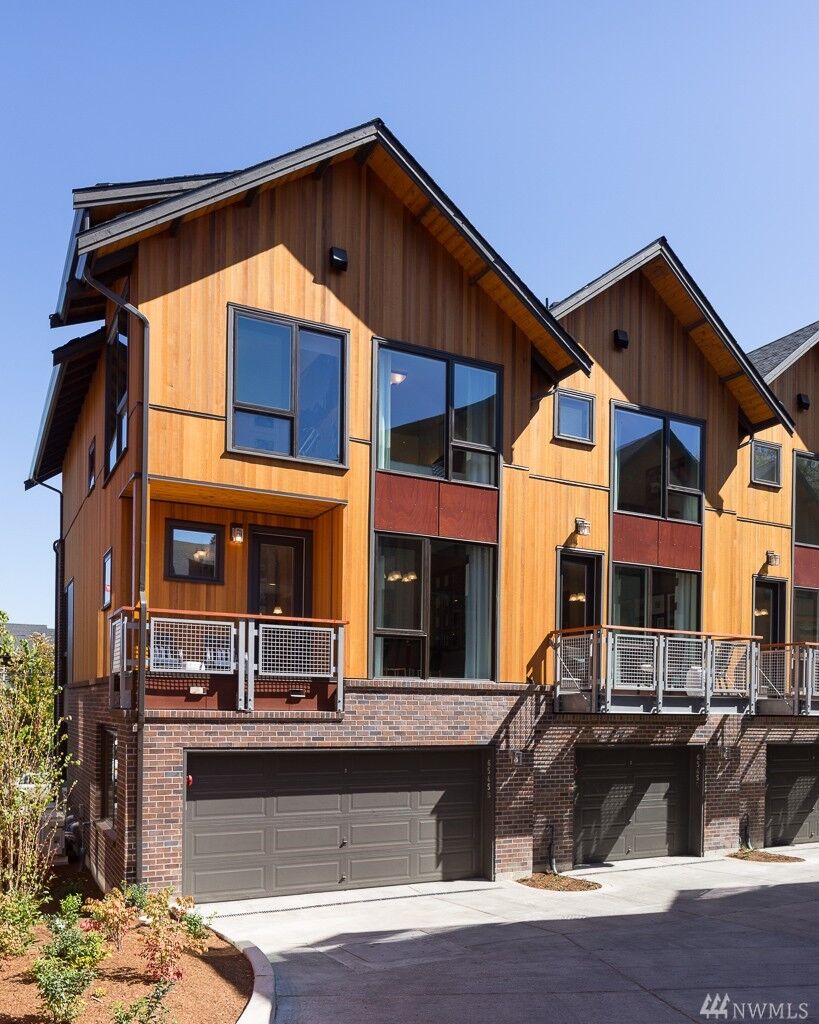 Property Photo:  6546 C 34nd Ave NE 2.1  WA 98115 