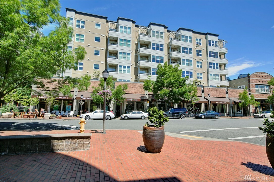 Property Photo:  10042 Main Street 305  WA 98004 