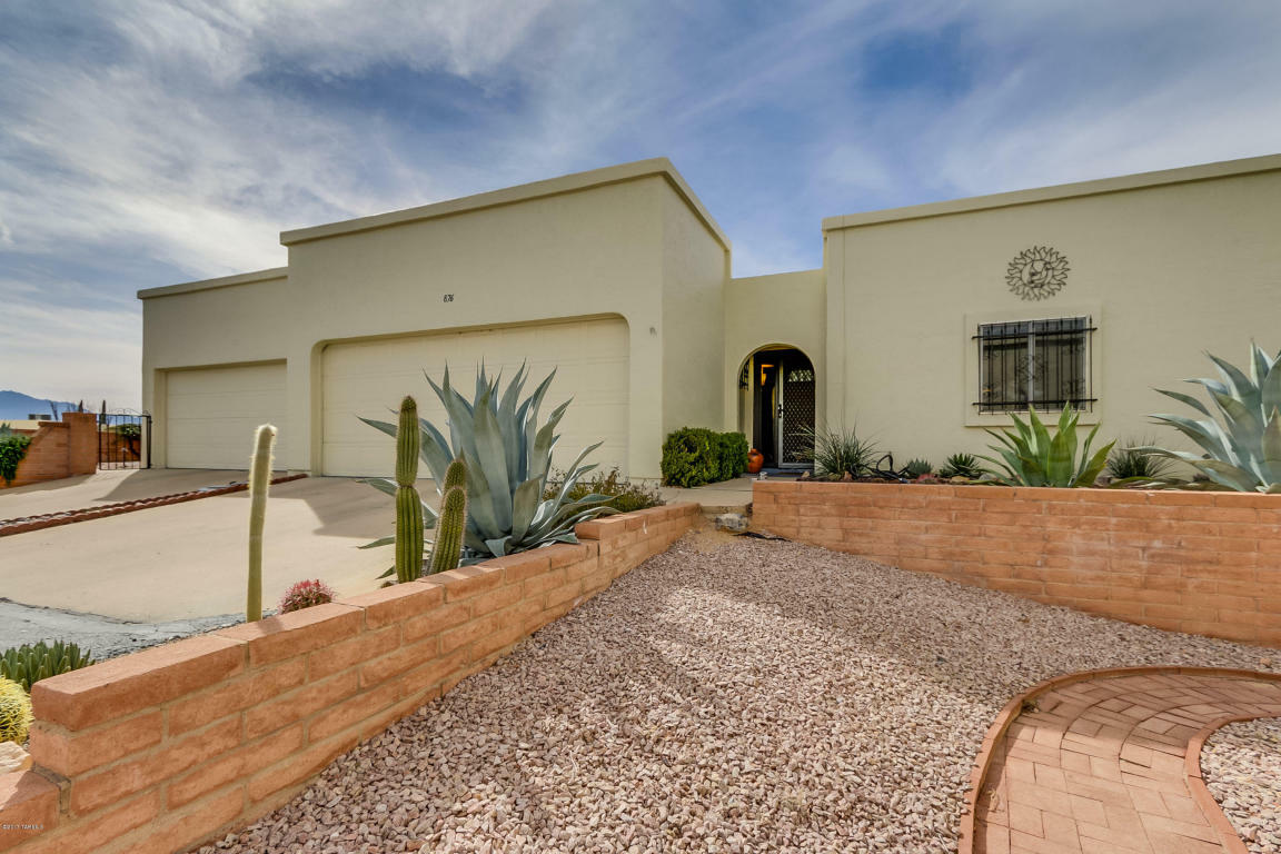 Property Photo:  876 S Camino Guarina  AZ 85614 