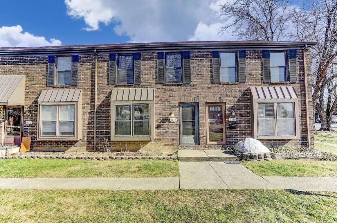 Property Photo:  5817 Hallridge Circle  OH 43232 