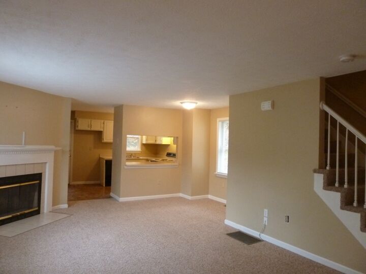 Property Photo: 105 Cadogan Way NH 03062