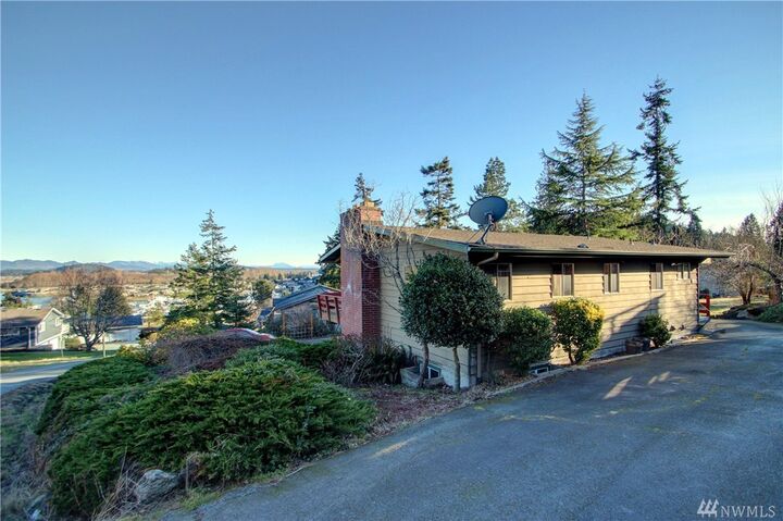 Property Photo:  455 Klickitat Dr  WA 98257 