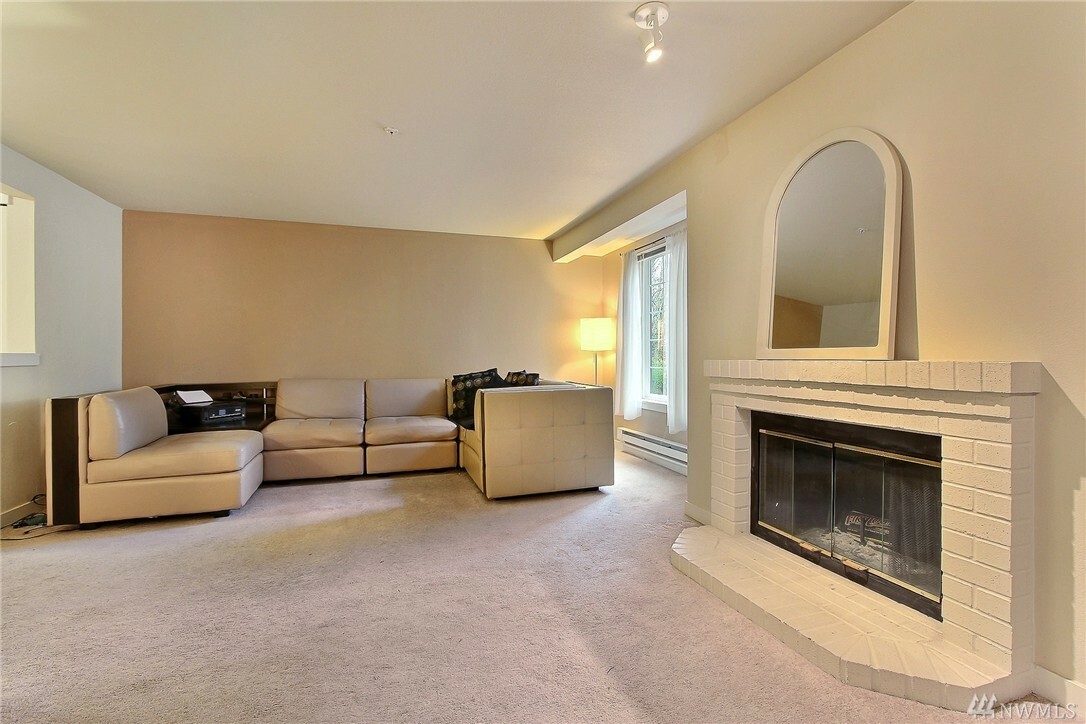 Property Photo: 10619 SE 261st Place E202 WA 98030
