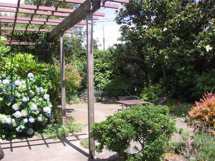 Property Photo:  7309 46th Ave NE  WA 98115 