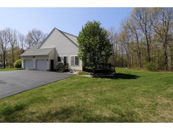 Property Photo:  4 Laurel Road  NH 03106 