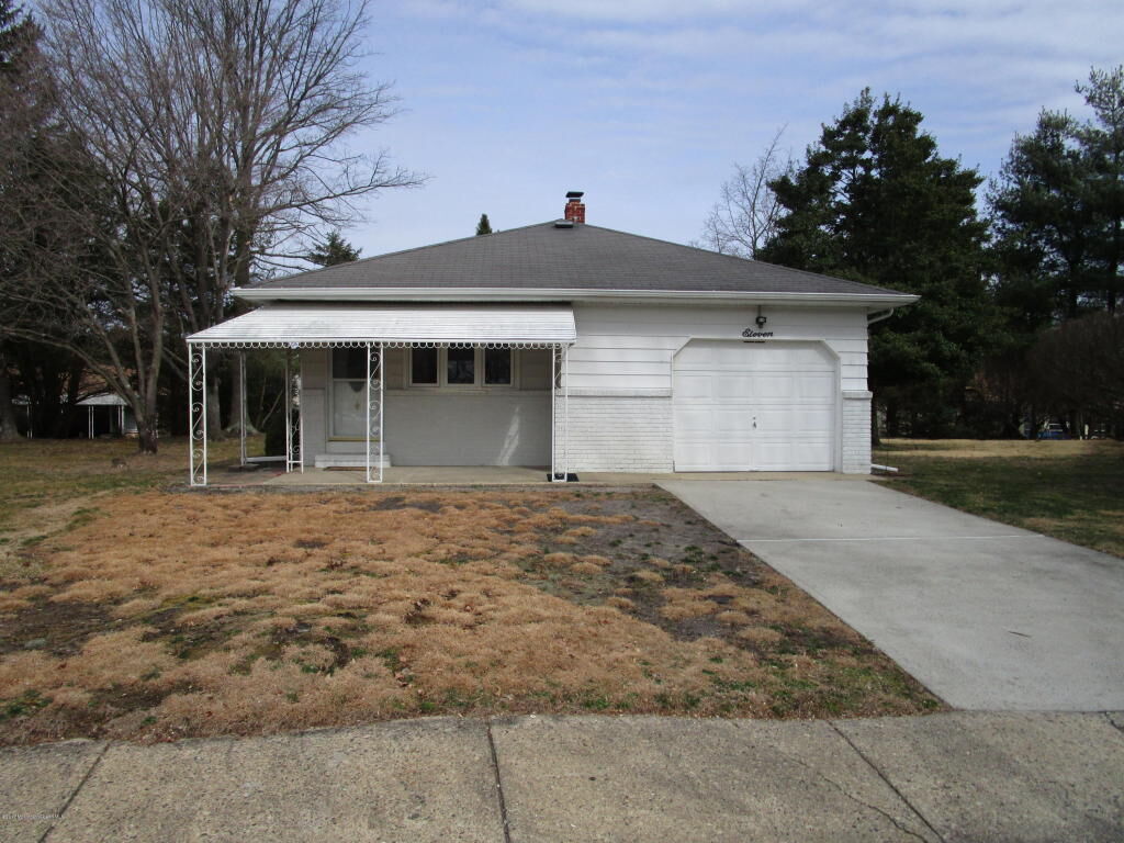 Property Photo:  11 Roseau Court  NJ 08757 