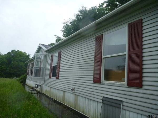 Property Photo:  176 Middle Road  NY 12157 