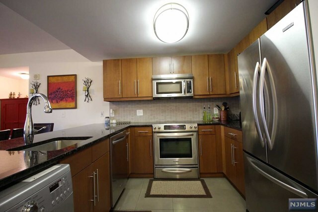 Property Photo:  88 Morgan St 1206  NJ 07302 