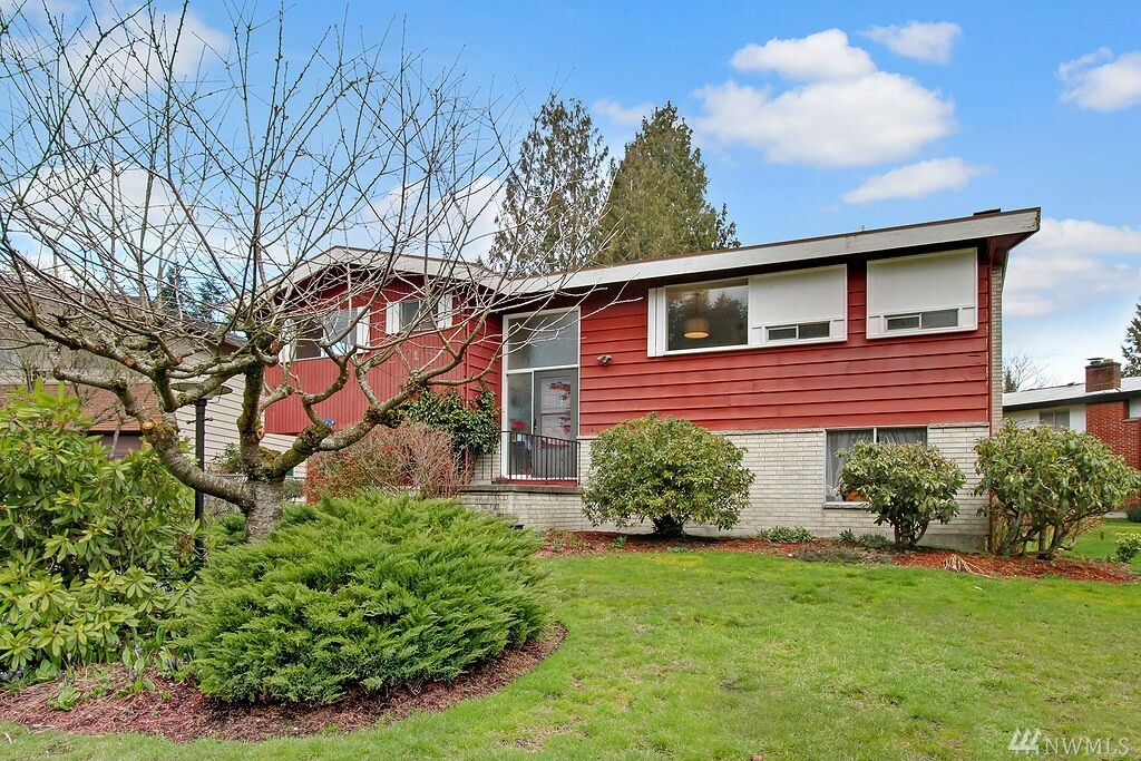 Property Photo:  2128 N 187th St  WA 98133 