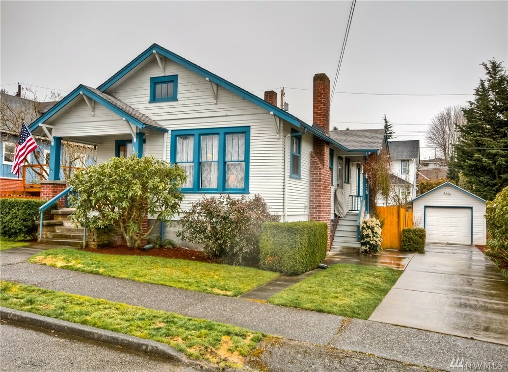 Property Photo:  638 Alder St  WA 98020 