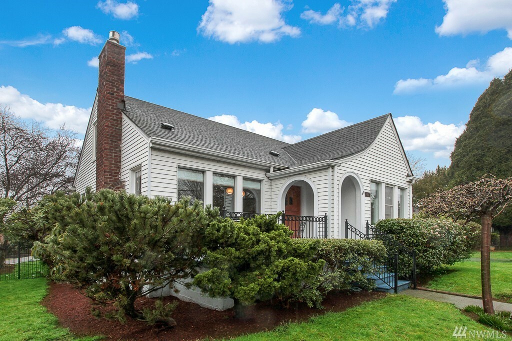 Property Photo: 1471 NW 77th St WA 98117