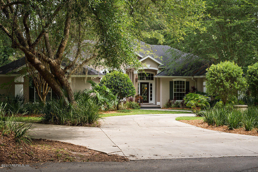 Property Photo: 108 Wolfwood Lane FL 32177