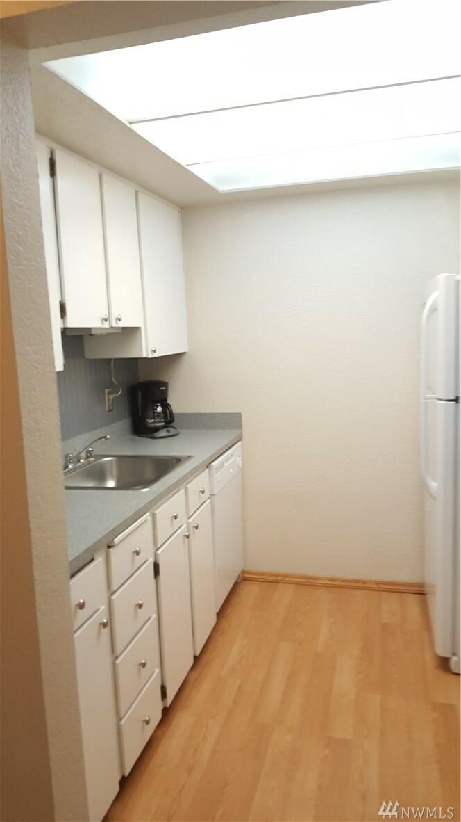 Property Photo:  8911 Holly Dr #206 Everett Wa 206  WA 98208 