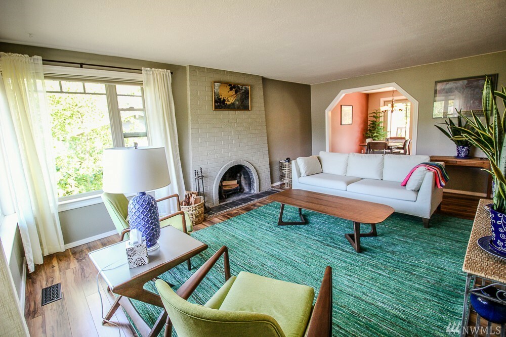 Property Photo: 1206 Kenoyer Dr WA 98229