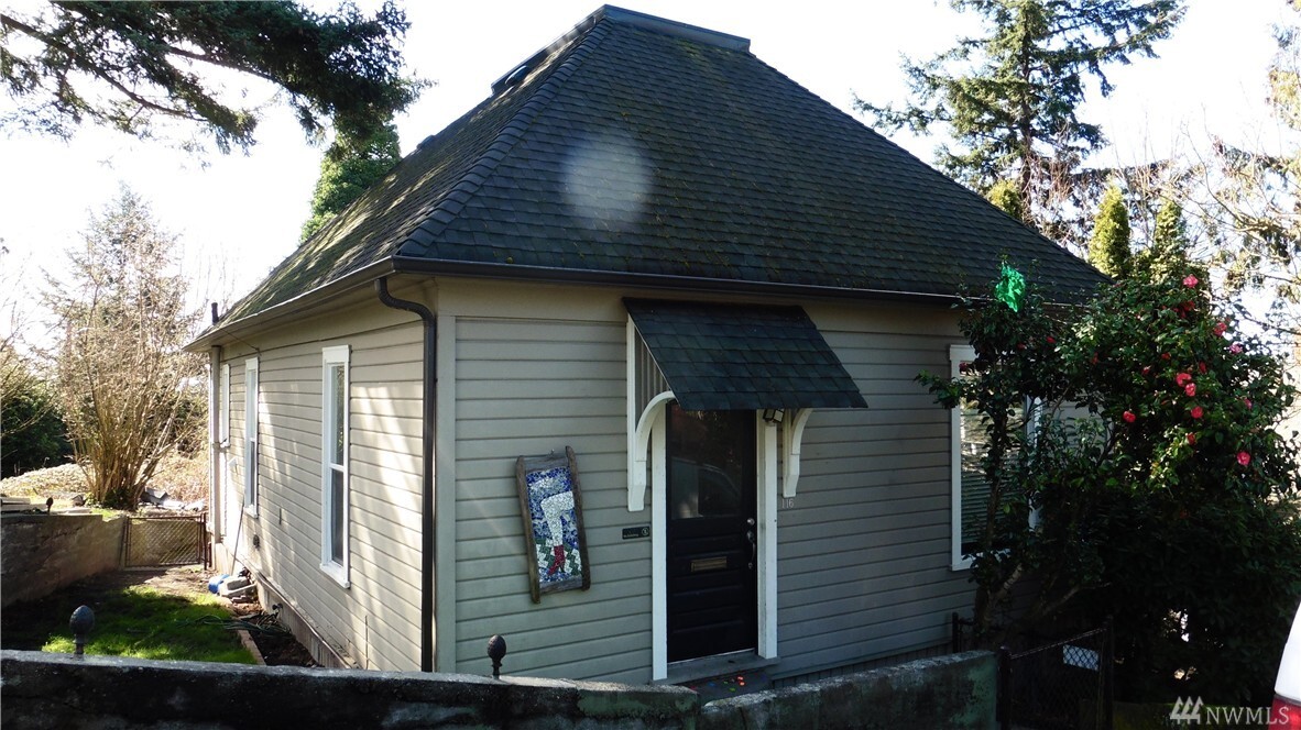 Property Photo:  116 E Division St  WA 98274 