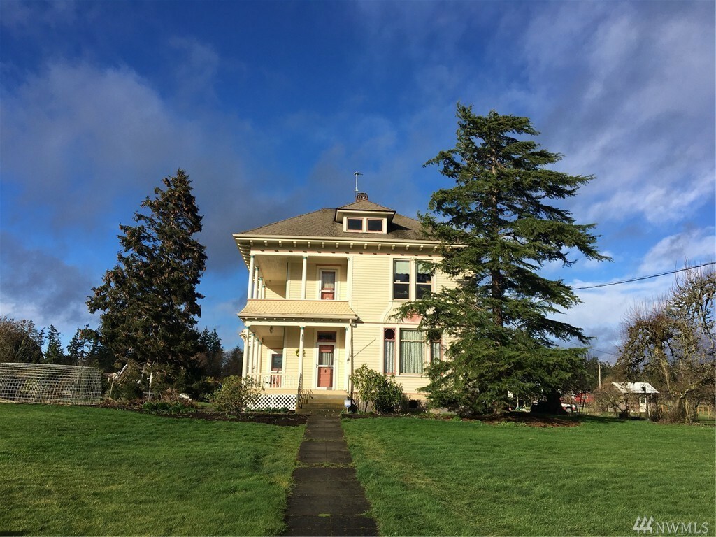 Property Photo: 18354 Best Rd WA 98273