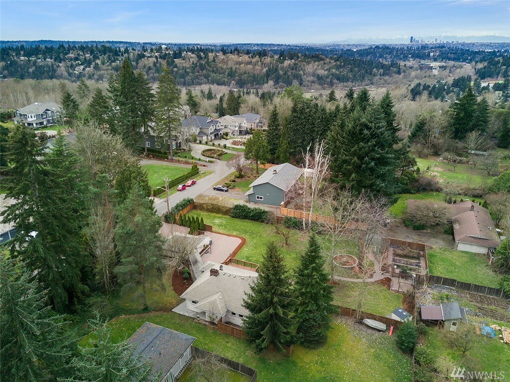 Property Photo:  13848 SE 10th St  WA 98005 