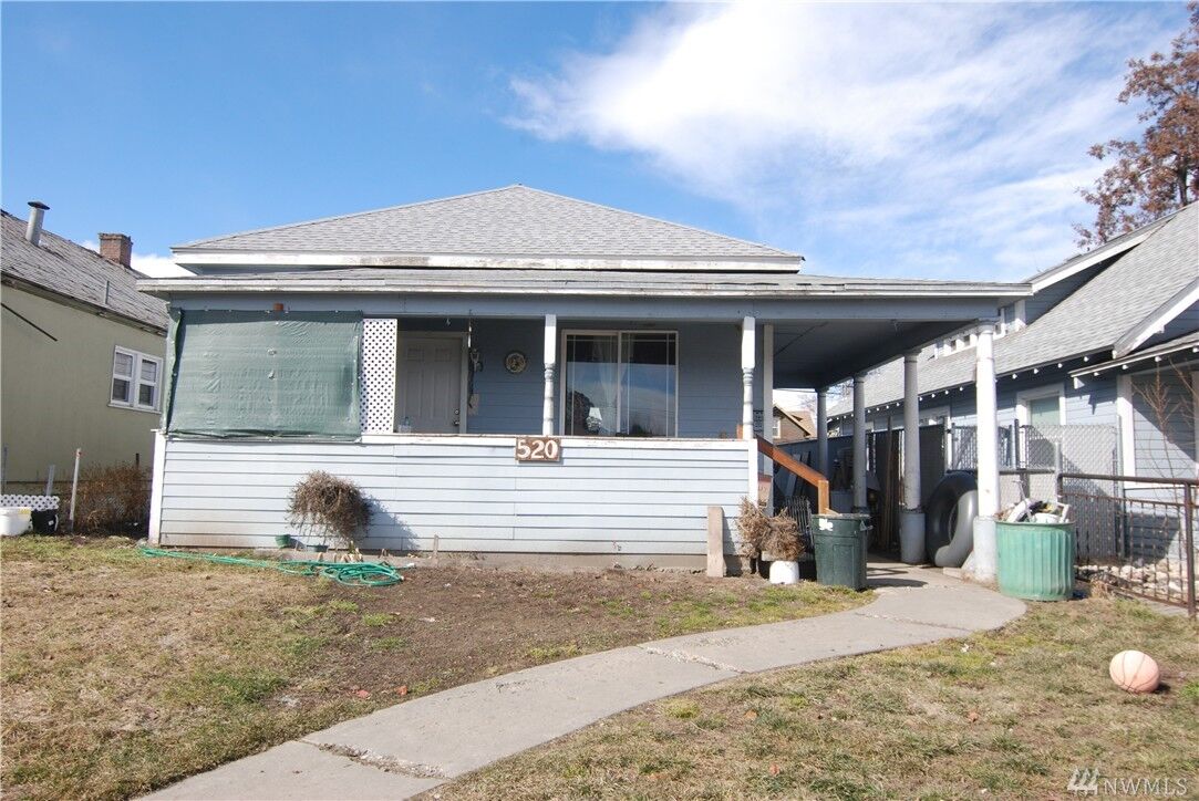 Property Photo:  520 Orondo Ave  WA 98801 