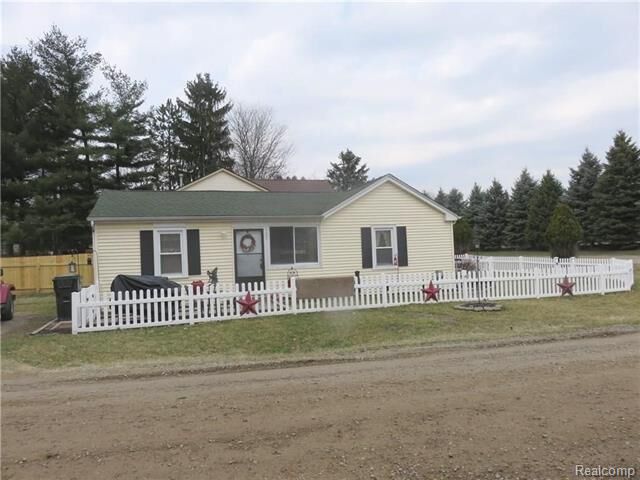 Property Photo:  1105 Burgoyne Boulevard  MI 48307 
