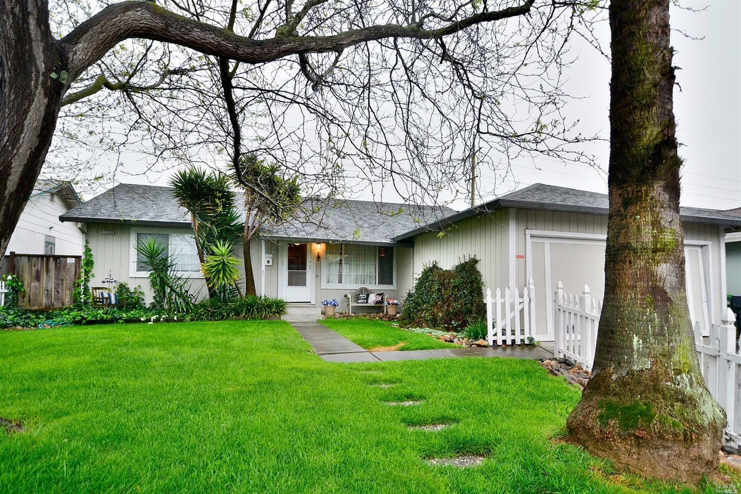 Property Photo:  1230 San Rafael Drive  CA 94954 