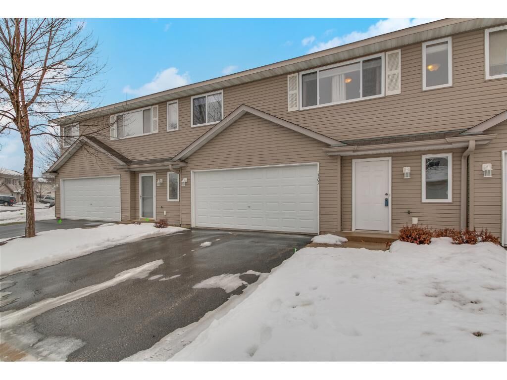 Property Photo: 1305 Willow Trail MN 55024