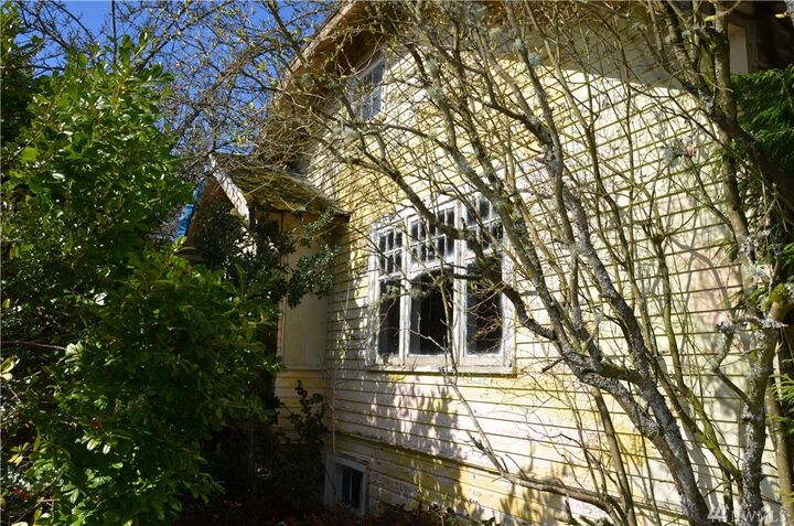 Property Photo:  6821 Ravenna Ave NE  WA 98115 