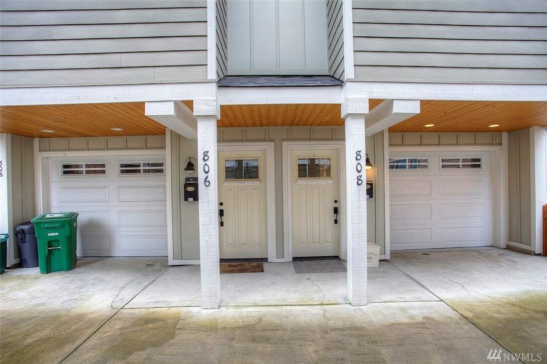 Property Photo:  808 N 49th St  WA 98103 