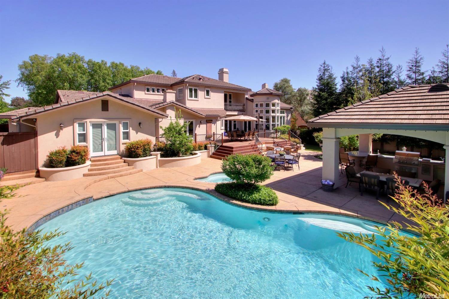 Property Photo:  5516 Clarendon Way  CA 95608 