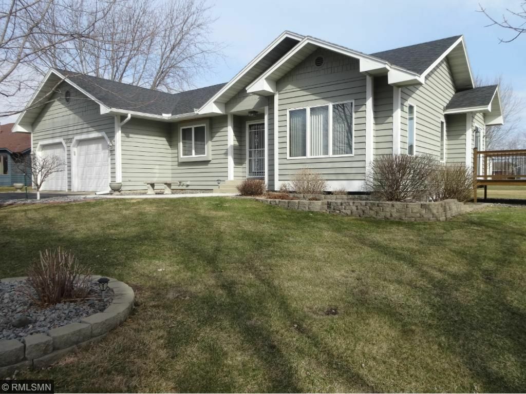 Property Photo:  1208 Pine Court  MN 56303 