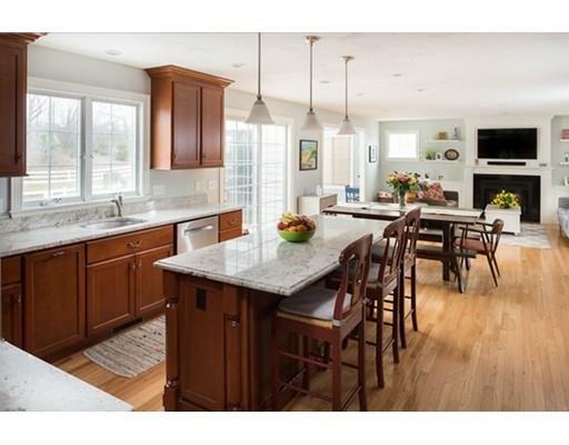 Property Photo: 10 Weathervane Ct MA 02043