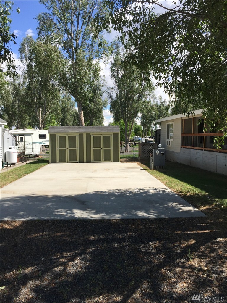 Property Photo: 7037 Hwy 262 SE 65 WA 99344