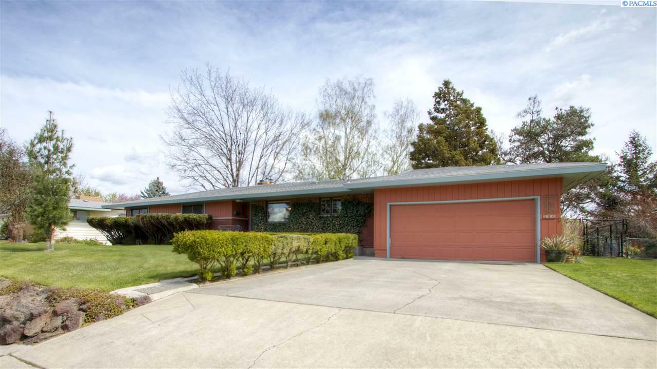 Property Photo:  2050 Hudson Ave  WA 99354 