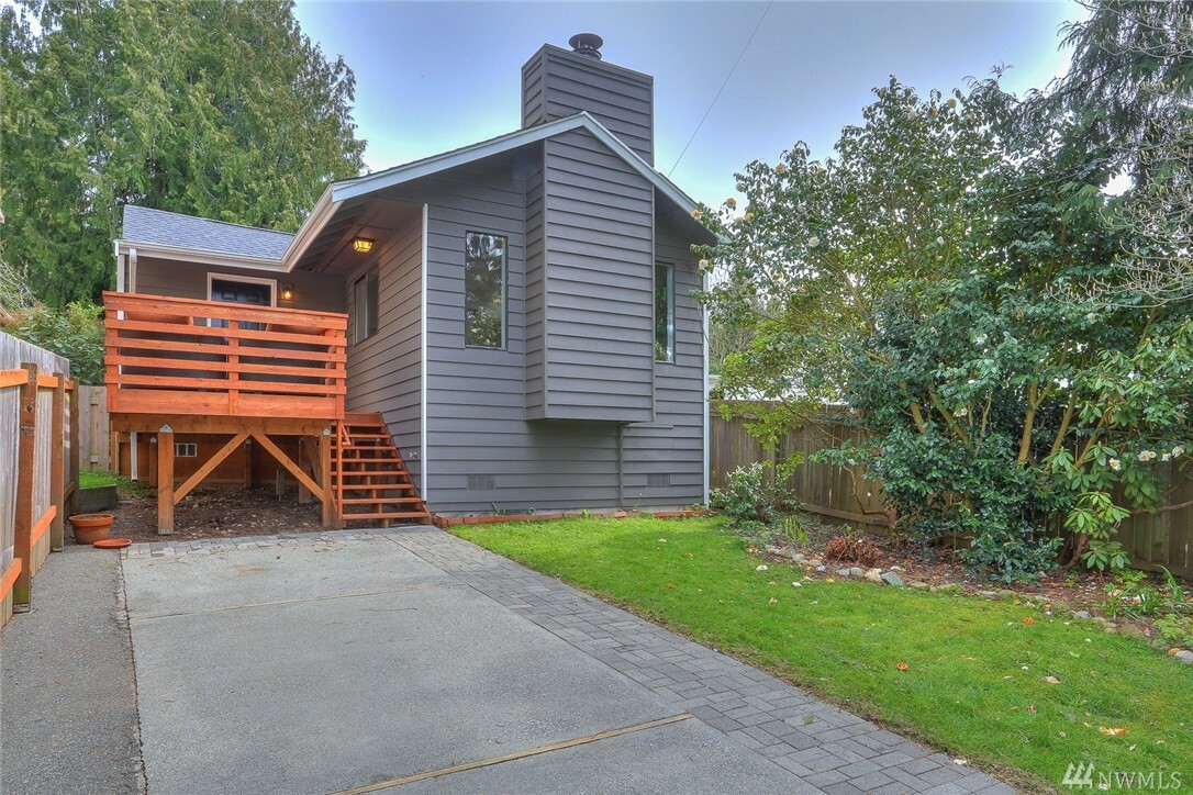 Property Photo:  11734 Bartlett Ave NE  WA 98125 